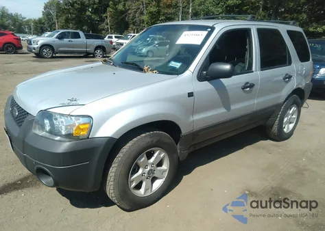 2005 Ford Escape Xlt from USA, damaged, VIN 1FMYU93115KE30921